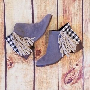 ⚡FLASH SALE⚡Buffalo Plaid and Tassel Booties! New!